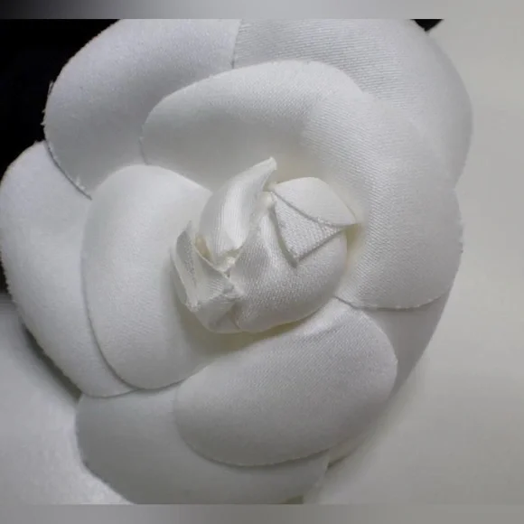 Authentic Chanel Pinned Runway Corsage Brooch - Picture 2 of 7